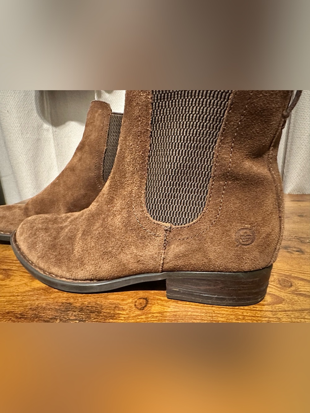 Born Laney Suede Chelsea Boots Brown Ankle Booties Women's Size 6 EUC